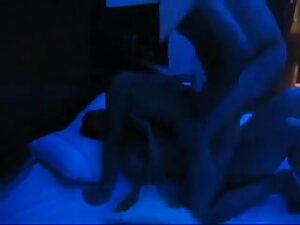 Brooke et Holly sex xxl mama Stevens sucent une bite