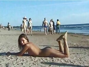 Shy xxl porno download Selena devient un visage de monstre. Manger des balles déconner