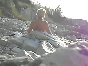 Salles de massage Jeune travailleur séduit par la bite affamée Alexis Crystal film xxlporno