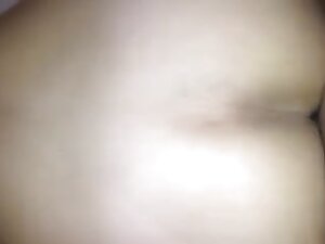 Sofia Lux se déshabille et suce une bite sur video porno sex xxxl la plage