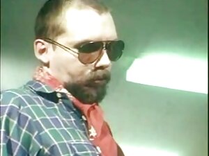 Fumer des lesbiennes s'amuse avec Charlie et Honey xxxxxxxxl porno